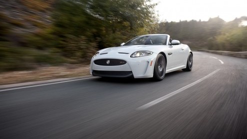 De snelste Jaguar-cabrio ooit, dat is de nieuwe XKR-S Convertible die in Los Angeles is onthuld. Van een 550 pk sterke V8 en een topsnelheid van 300 km/u en onweerstaanbare looks krijg je toch direct