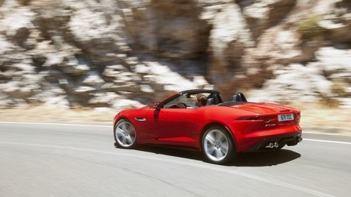 Over een kleine week onthult Jaguar op de Salon van Parijs de compleet nieuwe F-TYPE. De tweezits cabriolet is echter al her en der uitgelekt. Samen met de eerste details vanuit Jaguar kunnen we er al