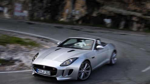 Interesse in een ritje in de nieuwe Jaguar F-Type? Dat kan voortaan. Autoverhuurbedrijf Hertz heeft namelijk de dakloze Brit in het assortiment van de Dream Collection opgenomen. Voor 250 euro per dag