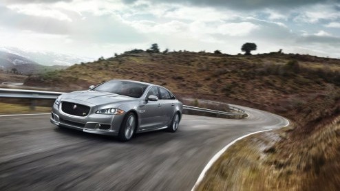 Jaguar XJR is nu officieel aangekondigd en ziet het licht in New York. Met 550 pk Supercharged V8, 20 inch wielen en heel veel snelheidspotentieel.