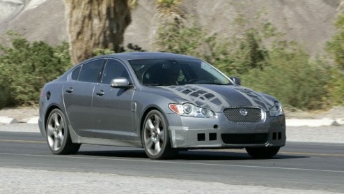 De Jaguar XF is een zeer geslaagde aanwinst in het modelgamma van Jaguar. Echter, de koek is nog niet op. Wees gerust, een station komt er niet, wel een extra sportieve versie, de XF-R.