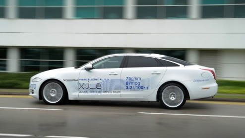 Jaguar zal tijdens het CENEX Low Carbon Vehicle Event op het Rockingham Motor Speedway circuit in Northamptonshire het XJ_e ontwikkelingsvoertuig presenteren. Het vlaggenschip beschikt over plug-in hy
