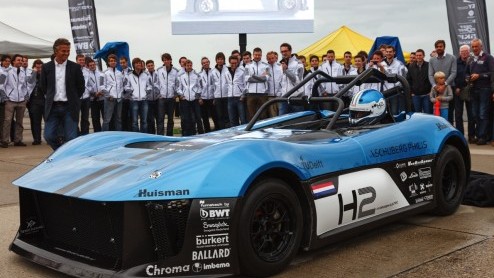 TU Delft presenteert Forze VI waterstofraceauto.