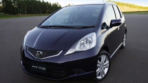 Onlangs zijn er fotos van de nieuwe Honda Jazz uitgelekt. Officieel debuteert de Jazz in november, op de Tokyo Motor Show, maar de eerste fotos dwarrelen al rond. Die willen we je niet onthouden, du