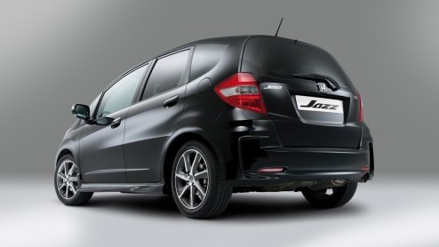 Binnenkort voegt Honda de Jazz Si toe aan het leveringsprogramma. Het merk noemt deze nieuwe uitvoering de sportiefste Jazz ooit. We verklappen alvast dat die status vooral aan het in- en exterieur ka