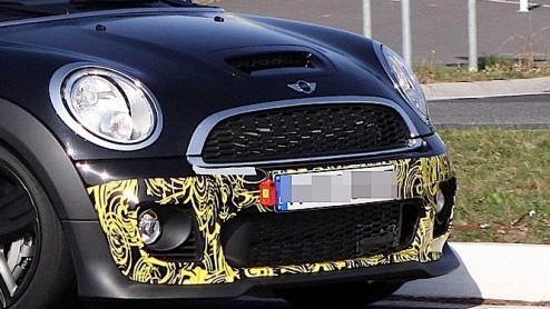 Mini heeft laten weten dat een nieuwe John Cooper Works GP wordt klaargestoomd. Uitgerekend tijdens tijdens Mini United 2012 zal de allersportiefste Mini zich officieel laten zien. Spannend....
