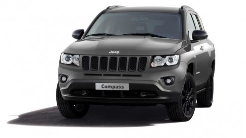 Jeep geeft een voorproefje van twee nieuwe modellen die als production-intent concept op de Autosalon van Genve staan; de sportief (zwart) uitziende Grand Cherokee met 3.0 liter dieselmotor en een