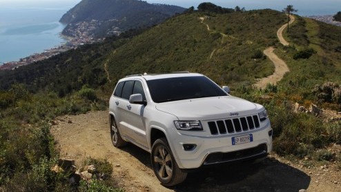 Autotest vernieuwde Jeep Grand Cherokee 2013. Gereden met 3.0 CRD en 3.6 benzine. Prijzen vanaf 64.990 euro.