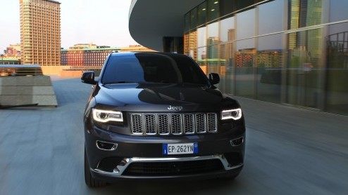 Autotest vernieuwde Jeep Grand Cherokee 2013. Gereden met 3.0 CRD en 3.6 benzine. Prijzen vanaf 64.990 euro.