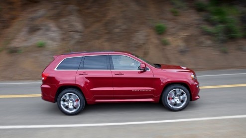 ...ben ik de meest brutale SUV van het land? De Jeep Grand Cherokee staat nog niet koud bij de dealers of het brutale topmodel dient zich alweer aan; de Grand Cherokee SRT8. Inderdaad, met de 6.4 lite
