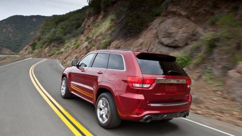 ...ben ik de meest brutale SUV van het land? De Jeep Grand Cherokee staat nog niet koud bij de dealers of het brutale topmodel dient zich alweer aan; de Grand Cherokee SRT8. Inderdaad, met de 6.4 lite