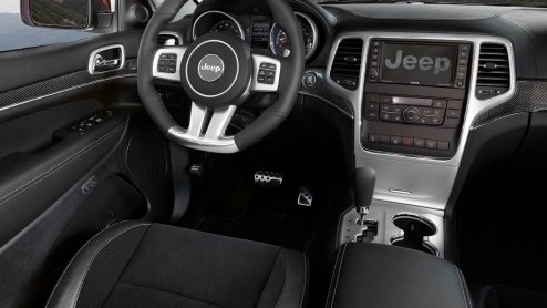 ...ben ik de meest brutale SUV van het land? De Jeep Grand Cherokee staat nog niet koud bij de dealers of het brutale topmodel dient zich alweer aan; de Grand Cherokee SRT8. Inderdaad, met de 6.4 lite