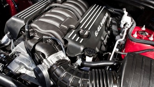 ...ben ik de meest brutale SUV van het land? De Jeep Grand Cherokee staat nog niet koud bij de dealers of het brutale topmodel dient zich alweer aan; de Grand Cherokee SRT8. Inderdaad, met de 6.4 lite