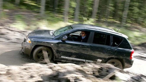 Jeep: vette Amerikaanse terreinwagens die hun naam ontlenen aan het werkpaard uit de Tweede Wereldoorlog. Nu hebben ze ontdekt dat er ook een markt is voor kline SUV's. Laat nu zusterbedrijf Dodge n