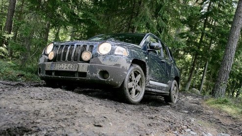 Jeep: vette Amerikaanse terreinwagens die hun naam ontlenen aan het werkpaard uit de Tweede Wereldoorlog. Nu hebben ze ontdekt dat er ook een markt is voor kline SUV's. Laat nu zusterbedrijf Dodge n