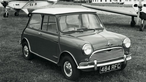 Mini Cooper Monte Carlo is jubileumeditie op basis van Mini Cooper S hatchback. Veel sportieve extra's en toch 5000 euro voordeel.