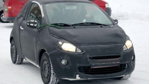 Het is alweer even geleden dat we de nieuwe Ford Ka in het wild spotten. Het huidige model dateert uit 1996 en verkoopt nog steeds goed, maar een opvolger, gebaseerd op de Fiat 500, staat bijna voor d