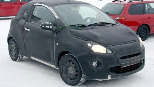 Het is alweer even geleden dat we de nieuwe Ford Ka in het wild spotten. Het huidige model dateert uit 1996 en verkoopt nog steeds goed, maar een opvolger, gebaseerd op de Fiat 500, staat bijna voor d