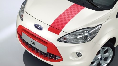 Flitsend nieuws! Eind maart arriveren 120 stuks Ford Ka Grand Prix in Nederland. Hoewel het geen strepentrekkers zijn zien deze exclusieve Kas er wel lekker vlot uit. Voorzien van de 1.2 liter benzin