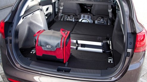Kia pakt volgende week op de Parijse autosalon flink uit, met de geheel nieuwe Carens, de nieuwe Optima Hybrid en de vernieuwde pro_cee'd n Ceed Sportswagon. Die laatste staat echter nu al in de Ned
