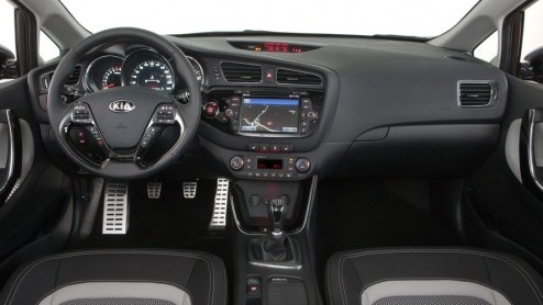 Als Kia met een nieuw model komt zijn de verwachtingen altijd hooggespannen, zo ook bij de Ceed, de bestverkochte Kia in Europa. Is dit de auto waarmee ze ook het segment van de compacte middenklasse