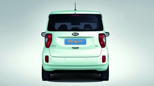 De eerste elektrische auto van Kia is nu een feit. Maak kennis met de Ray EV, die om te beginnen in een oplage van 2500 stuks wordt geproduceerd voor inzet bij overheden in Korea.