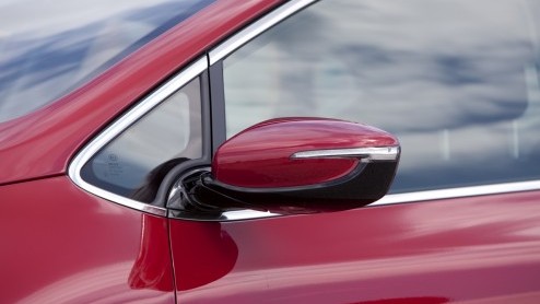 Als Kia met een nieuw model komt zijn de verwachtingen altijd hooggespannen, zo ook bij de Ceed, de bestverkochte Kia in Europa. Is dit de auto waarmee ze ook het segment van de compacte middenklasse