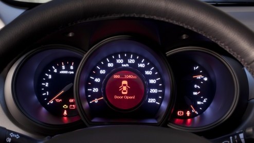 De Kia Rio heeft in ons land een onopvallend bestaan geleid. Nu compacte autos steeds meer aftrek vinden laat het merk geen kans liggen om de Rio een nieuw leven in te blazen. Met een totaal nieuw de