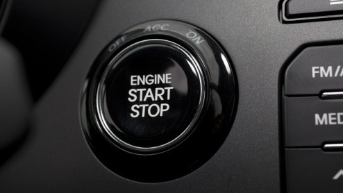 De Kia Rio heeft in ons land een onopvallend bestaan geleid. Nu compacte autos steeds meer aftrek vinden laat het merk geen kans liggen om de Rio een nieuw leven in te blazen. Met een totaal nieuw de