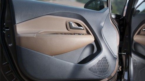 De Kia Rio heeft in ons land een onopvallend bestaan geleid. Nu compacte autos steeds meer aftrek vinden laat het merk geen kans liggen om de Rio een nieuw leven in te blazen. Met een totaal nieuw de