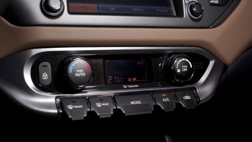 De Kia Rio heeft in ons land een onopvallend bestaan geleid. Nu compacte autos steeds meer aftrek vinden laat het merk geen kans liggen om de Rio een nieuw leven in te blazen. Met een totaal nieuw de