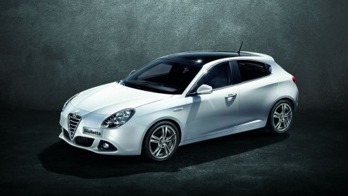 Alfa Romeo heeft de Giulietta in het nieuw gestoken. Zowel het in- als exterieur is op details aangepast. Tevens komt er een nieuwe motor beschikbaar. De opgefriste Giulietta debuteert op de IAA.