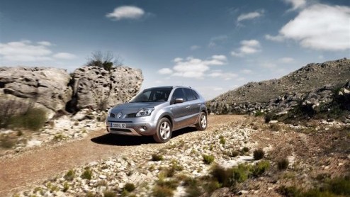 Renault gaat op de SUV-toer met de Koleos. Al weer even geleden toonden we een spionage video, maar zijn officile introductie begint er nu echt aan te komen. Na het welkom heten op de autosalon van G