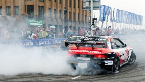 Komende zondag 18 augustus vindt alweer de negende editie plaats van City Racing Rotterdam en het programma is wederom spectaculair. We geven je alvast een voorproefje. Het evenement is voor een groot