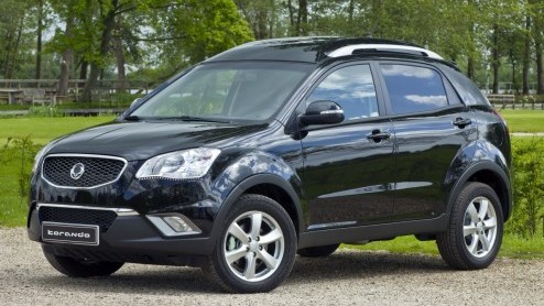 Ssangyong is in Nederland terug van weggeweest. De nieuwe importeur van het Koreaanse merk valt met de neus in de boter, nu de benzineversie van de nieuwe Korando en Actyon Sports pick-up gereed is vo