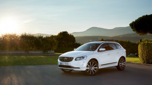 Autotest Volvo XC60 T6 en S60 T6 van modeljaar 2014, aangedreven door een nieuwe 2,0 liter turbomotor met supercharger. Hoe pakt 306 pk op de voorwielen uit, en wat scoort de nieuwe T6 in verbruik?