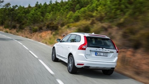 Autotest Volvo XC60 T6 en S60 T6 van modeljaar 2014, aangedreven door een nieuwe 2,0 liter turbomotor met supercharger. Hoe pakt 306 pk op de voorwielen uit, en wat scoort de nieuwe T6 in verbruik?