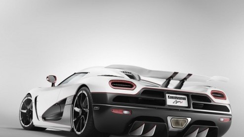 Stel, je hebt al het geld van de wereld en een Veyron is te gewoon. Of die 1001 pk's van het snelheidsmonster zijn niet genoeg. Dan is er nu een nieuw speeltje; de Koenigsegg Agera R met maximaal 1115