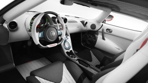 Stel, je hebt al het geld van de wereld en een Veyron is te gewoon. Of die 1001 pk's van het snelheidsmonster zijn niet genoeg. Dan is er nu een nieuw speeltje; de Koenigsegg Agera R met maximaal 1115