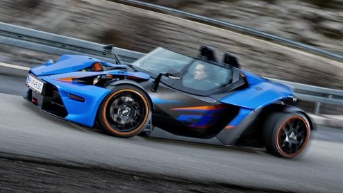 KTM presenteert de X-Bow GT met een voorruit en portieren.