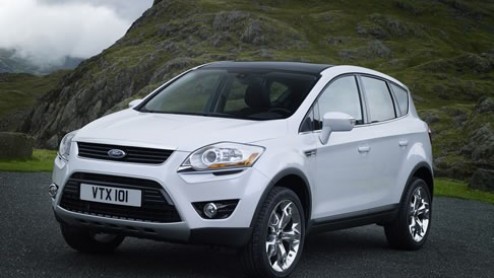 De Ford Kuga stond als concept op de IAA Motorshow in Franfurt. Inmiddels is de auto als productieversie in levende lijve gespot. Veel verschillen zien we niet. Met de toegevoegde dakrails en iets and