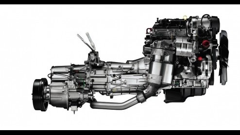 Land Rover houdt de iconische Defender nog even fris. Het werkpaard krijgt in het nieuwe modeljaar een nieuwe 2.2 liter dieselmotor en is verkrijgbaar in nieuwe uitvoeringen.