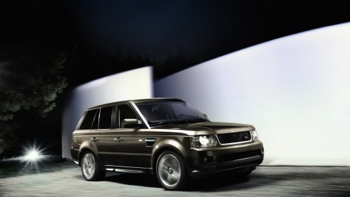 Land Rover heeft een nog luxere Range Rover Sport in de aanbieding. Deze Luxury uitvoering is gepositioneerd tussen de HSE en top-of-the-line Autobiography Sport en is voorzien van exclusieve afwerk