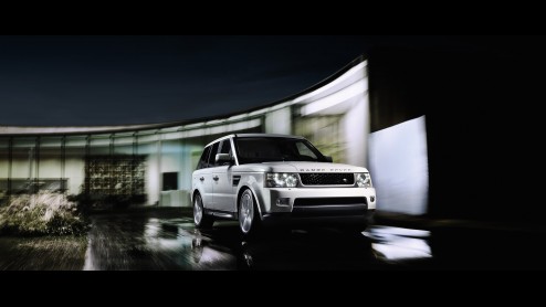 Land Rover heeft een nog luxere Range Rover Sport in de aanbieding. Deze Luxury uitvoering is gepositioneerd tussen de HSE en top-of-the-line Autobiography Sport en is voorzien van exclusieve afwerk