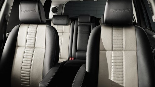 Raakt de Freelander in het slob? Niet als het aan Land Rover ligt. Het merk introduceert een nieuwe Sport-uitvoering voor prijzen vanaf net geen 55 mille.
