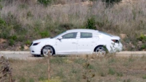 Is het een nieuwe Opel, of toch een Lexus? Nee, we zien hier de Buick LaCrosse op beeld. Deze Amerikaan staat voor 2010 op het programma, maar is niet voor onze regio bedoeld.