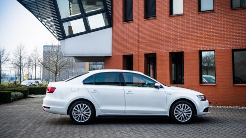 Volkswagen Jetta Hybrid nog tot eind dit jaar leverbaar met 14% bijtelling. Importeur verlaagt prijzen met minimaal 2200 euro.