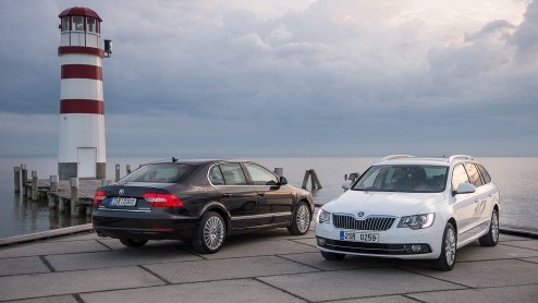 Prijzen vernieuwde Skoda Superb en Superb Combi. Tot wel 1.400 euro goedkoper dan zijn voorganger. De vanafprijs ligt op 27.490 euro voor de 1.4 TSI in Active-uitvoering.