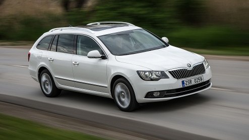 Prijzen vernieuwde Skoda Superb en Superb Combi. Tot wel 1.400 euro goedkoper dan zijn voorganger. De vanafprijs ligt op 27.490 euro voor de 1.4 TSI in Active-uitvoering.