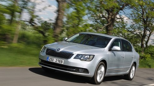 Prijzen vernieuwde Skoda Superb en Superb Combi. Tot wel 1.400 euro goedkoper dan zijn voorganger. De vanafprijs ligt op 27.490 euro voor de 1.4 TSI in Active-uitvoering.
